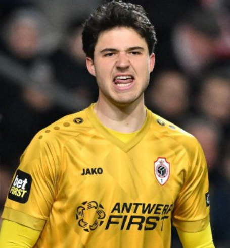 曼联门将更迭：拉门斯崛起与奥纳纳对比下的战略抉择